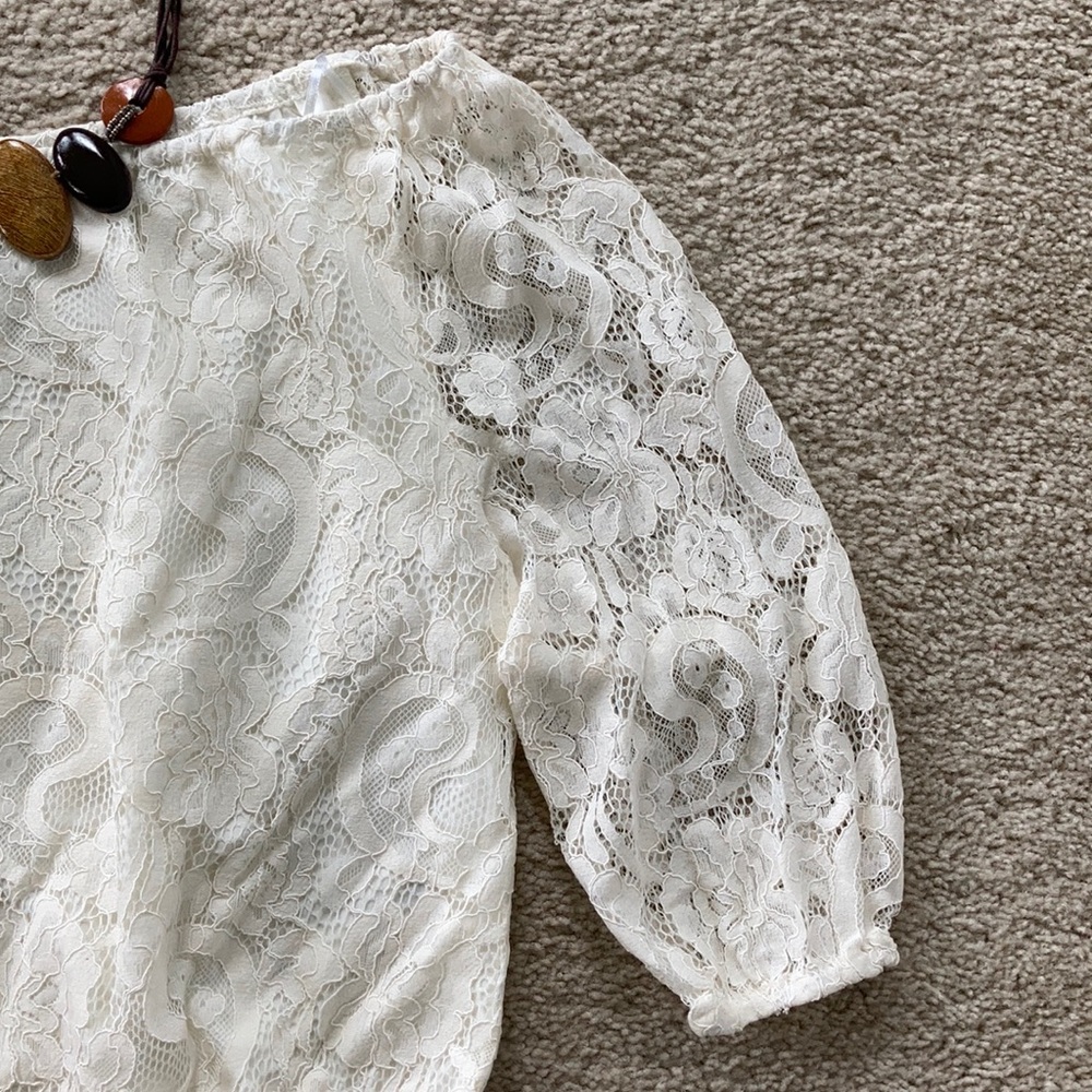 Cupcakes and Cashmere Karla Lace Blouse - Picture 5 of 8